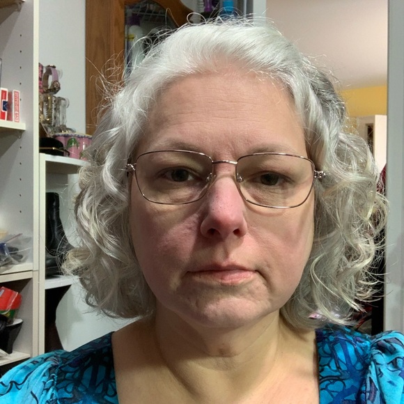 Meet your Posher, Tricia - Picture 1 of 1